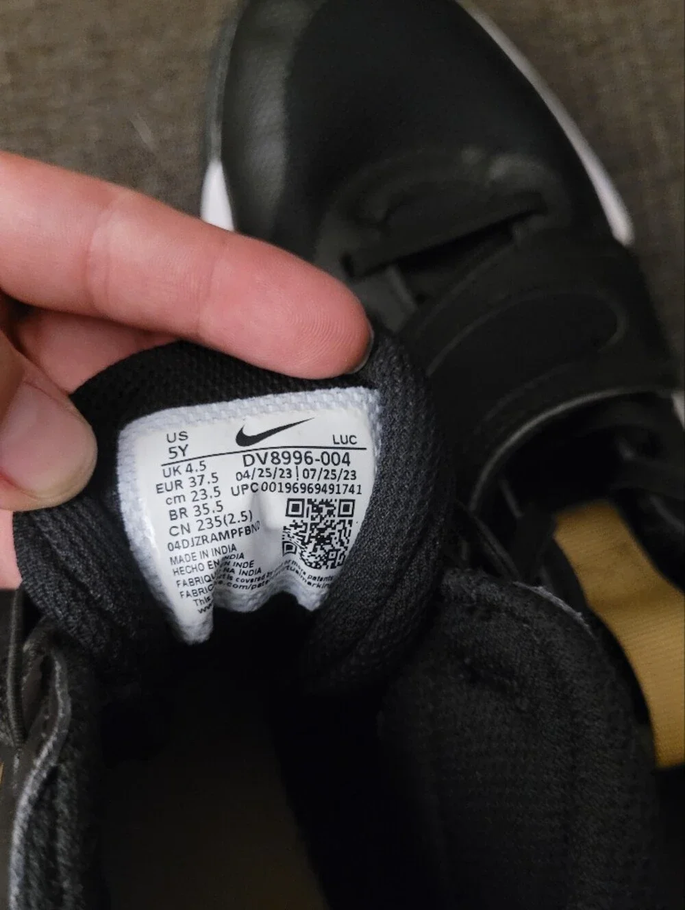 Nike Team Hustle D 11 Youth Shoes